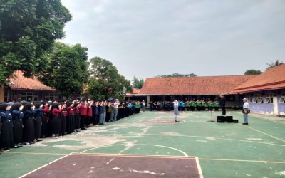 Pada Hari Kamis Tanggal 2 Mei SMKS PGRI Batang Melaksanakan Upacara Bendera Hari Pendidikan Nasional Sekaligus Memberi Penghargaan Kepada Pemenang Lomba